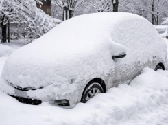 «Объясните малолетним ублюдкам»: детям пригрозили сломать пальцы за рисование снегом на машинах в Воронеже