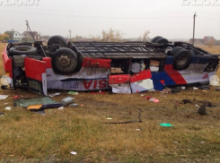 В перевернутом автобусе в Ростовской области пострадала жительница Воронежской области