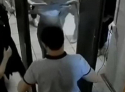 «Я был несколько шокирован», – мужчина, стоявший на рамке металлодетектора в воронежской школе, рассказал про проход на ЕГЭ