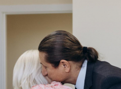 Депутат Госдумы от Воронежской области трогательно поздравил всех мам России