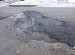 Дорожники положили новый асфальт в лужи в Воронеже