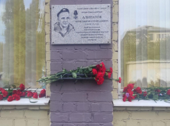 Память героя, накрывшего собой гранату, увековечили в Воронеже