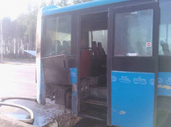 В Воронеже в поселке Боровое загорелся автобус № 90