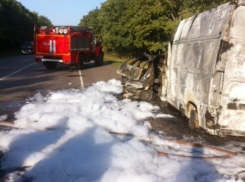 В Хохольском районе лоб в лоб столкнулись и загорелись авто: есть погибший