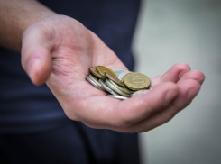 Попробуй выжить на эти деньги: зарплата учителя шокировала воронежцев