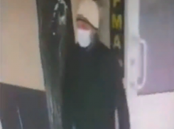Появилось новое видео с предполагаемым убийцей учительницы в Воронеже