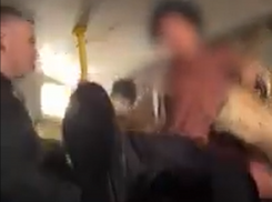 Раздухарившаяся бабушка выписала 7 пинков пассажирам воронежской маршрутки и была выброшена за борт