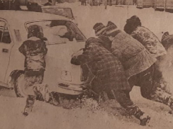 Неистовый снегопад обрушивался в конце зимы 1993 года на Воронеж