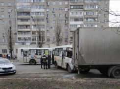 Следователи проверят аварийную гонку маршрутчиков на Ленинском проспекте в Воронеже 