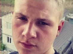 15-летний парень в голубых джинсах и рубашке внезапно пропал под Воронежем