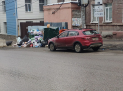 За эти платные парковки стыдно: улица Сакко и Ванцетти