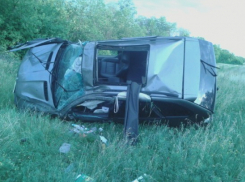 В Воронежской области «БМВ Х5» вылетел в кювет: 1 человек погиб и 4 пострадали