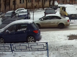 Лобовое столкновение упрямых автомобилистов зафиксировала камера в Воронеже