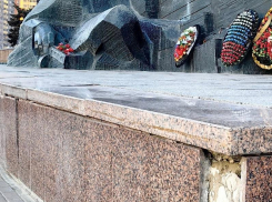 Потребуются дорогостоящие работы: мэр города высказался о ремонте памятника Славы 