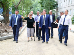 Мэр Воронежа Вадим Кстенин прогулялся по ваёвским дворам