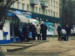 К киоскам с лотерейными билетами в Воронеже выстраиваются очереди