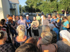 Жители Масловки: Если власти ничего не предпримут до выборов, мы снесем дамбу!