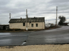 История о воронежской многодетной матери и ее жизни в конторе дорожного мастера получила странное продолжение