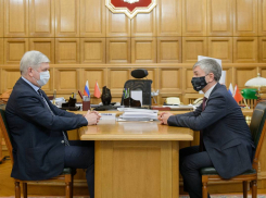 Воронежский губернатор «авансом» наградил депутата Госдумы Ревенко  