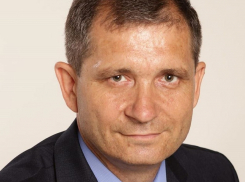 Кто предупредил камнем в окно члена КПРФ в Воронежской области