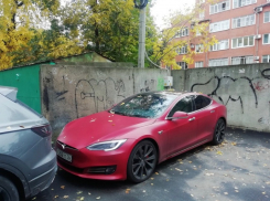Зарядку Tesla среди российской действительности увидели в Воронеже