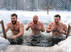 Минздрав Воронежской области предупреждил об опасности зимнего купания