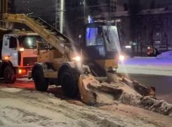 Ночную работу воронежских коммунальщиков показали на видео 