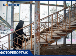 Ржавчина и запах мочи встречают людей, приезжающих в Воронеж