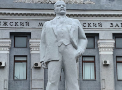 Отремонтирован памятник Ленину около Воронежского механического завода