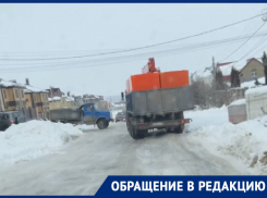 Дорогу из чистого льда показал на видео воронежский автомобилист 