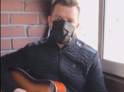 Ироничную песню про панику из-за коронавируса исполнил воронежский комик