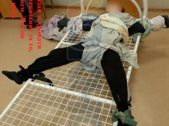 Фото умственно отсталых детей, привязанных к кровати, прокомментировал воронежский департамент соцзащиты 