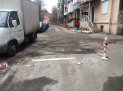 Двор для избранных сфотографировали в центре Воронежа