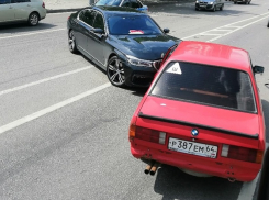 Новая BMW 7 и 30-летняя BMW 3 выяснили, кто крепче в Воронеже 