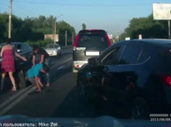 В Воронеже беременная женщина разнимала дерущихся автомобилистов на Остужева