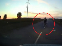 Призрачного велосипедиста снял видеорегистратор на воронежской трассе