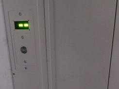 «Там застряла моя мама», – бракованный лифт портит жизнь жителям воронежской многоэтажки