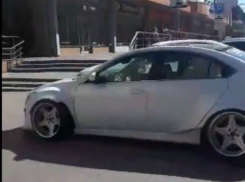 Неестественно модифицированные колеса спортивной Mazda сняли в Воронеже 