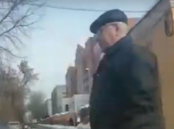 По воронежской дороге модный пенсионер ехал в магазин на моноцикле