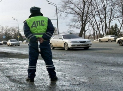 В Ольховатском районе нарушитель пытался дать взятку сотруднику ГИБДД