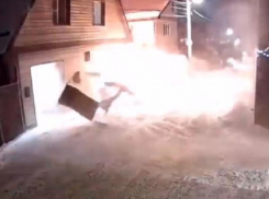 Момент взрыва газа в доме попал на видео в центре Воронежа