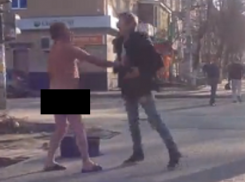 Воронежец избил эксгибициониста в центре города 