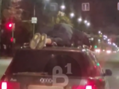 Неординарная поездка Audi A6 с пассажиром на крыше привела к заслуженным последствиям в Воронеже 