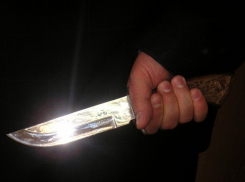 Житель Воронежской области так заревновал жену к соседу, что устроил поножовщину