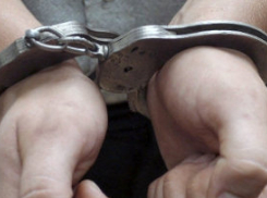 В Воронеже собутыльник избил женщину и забрал ее телефон и деньги 