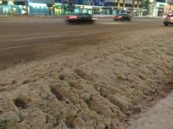 Снежная преграда возмутила пешеходов после расчистки Воронежа