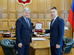 Губернатора Гусева хотят поссорить с префектом Масловым