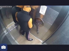 Воронежец надругался над лифтом в элитном ЖК и попал на видео