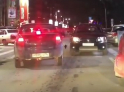 На левостороннее движение перешли водители у ТЦ в Воронеже 