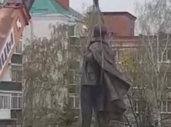 Демонтаж памятника Ленину сняли на видео в Воронежской области